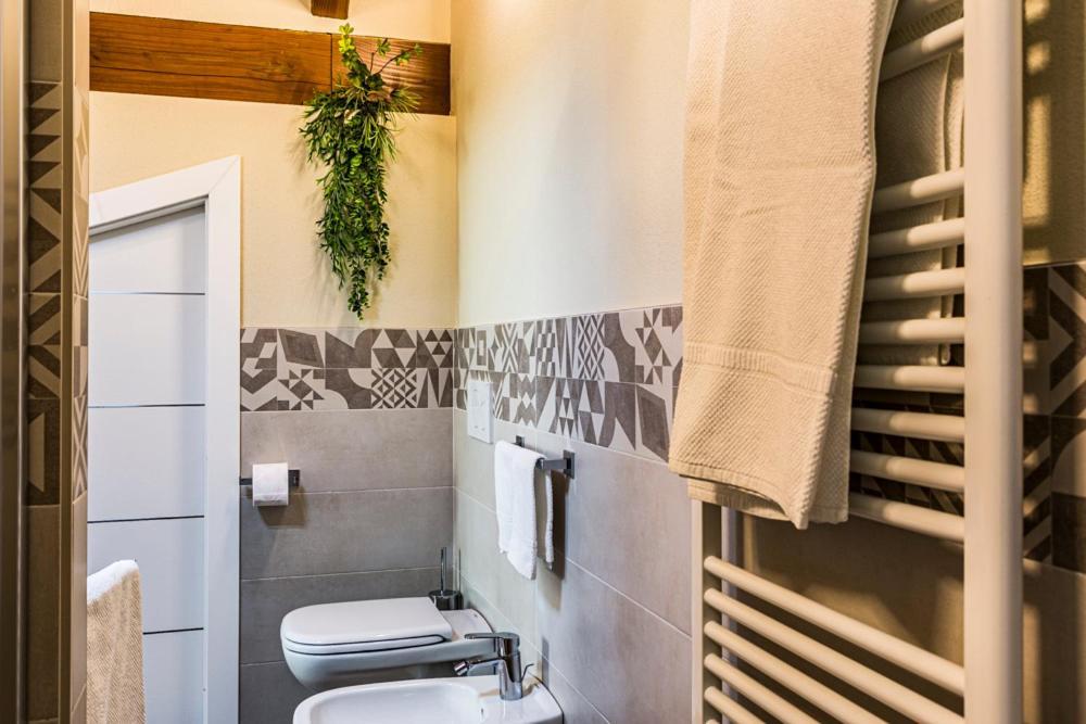 A&G Apartment Aosta - Elegante Casa 100 Mq Su Due Piani Con Wi-Fi-Giardino-Parcheggio ภายนอก รูปภาพ