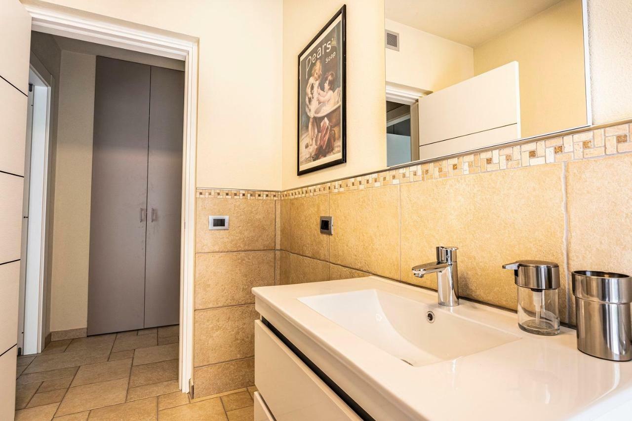 A&G Apartment Aosta - Elegante Casa 100 Mq Su Due Piani Con Wi-Fi-Giardino-Parcheggio ภายนอก รูปภาพ
