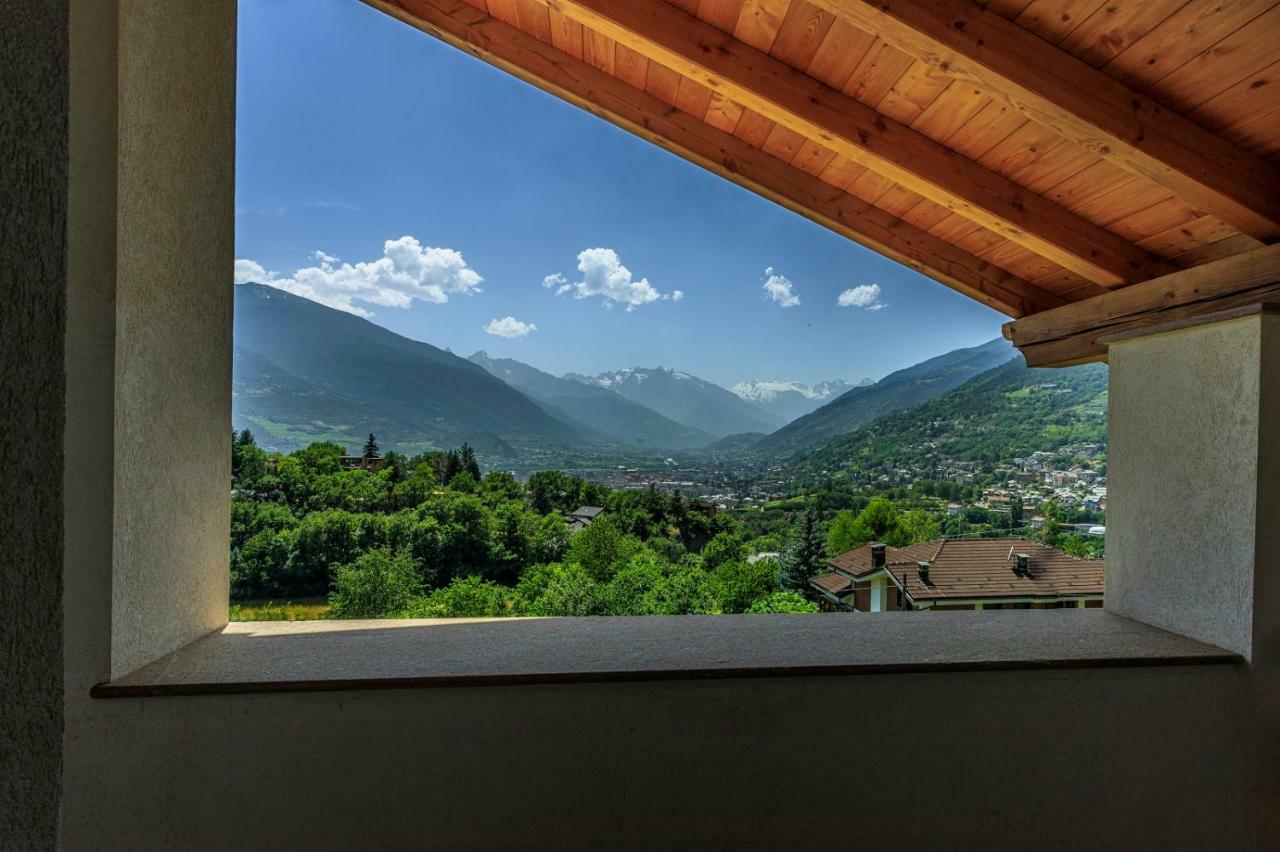 A&G Apartment Aosta - Elegante Casa 100 Mq Su Due Piani Con Wi-Fi-Giardino-Parcheggio ภายนอก รูปภาพ